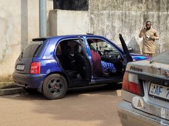 Conakry : deux corps sans vie découverts dans une voiture à Petit-Symbaya.